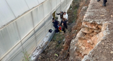 7 metrelik duvardan düşen çiftçi yaralandı