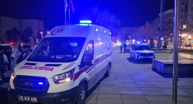 Bıçaklı saldırıya uğrayan genç yaralandı