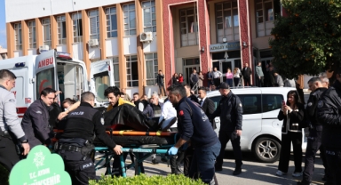 Boşanma Duruşmasından Çıktı, Eşini Sırtından Bıçakladı!