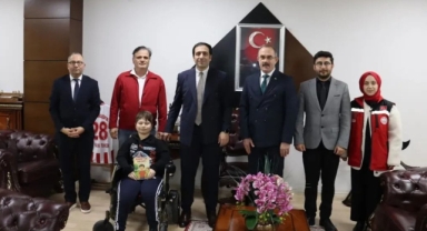 Bulancak’ta Azmin ve Başarının Hikâyesi: Öğrenciden Anlamlı Kitap Takdimi