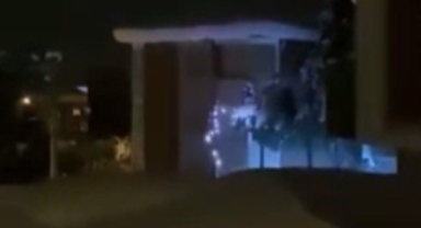 Elektrik tellerinden çıkan kıvılcımlar paniğe neden oldu