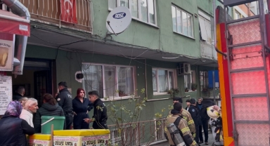 Eşine kızdı, evi yaktı!