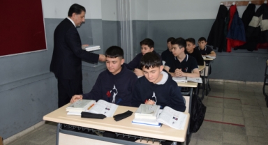 Espiye'de lise öğrencilerin Kur'an-ı Kerim hediye edildi