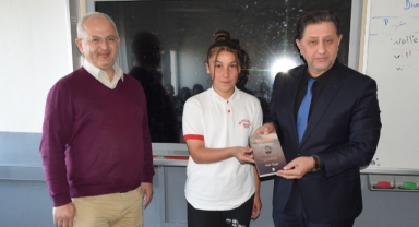 Espiye’de “Yazınla Yazıma Dokun” Yarışmasında Başarılı Öğrenciler Ödüllendirildi