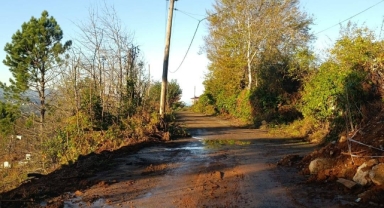 Eynesil’de Ana Hat Yenileme Çalışması Nedeniyle Yol Trafiğe Kapatıldı