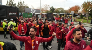 Galatasaray taraftarları derbi için stada geldi