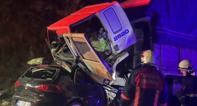 Giresun’da Feci Kaza! Otomobil ile Tır Çarpıştı, 3 Kişi Hayatını Kaybetti