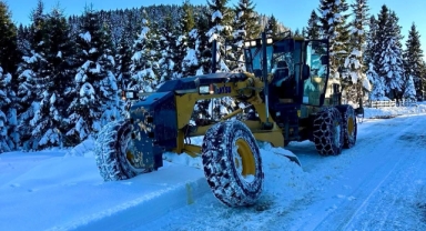Giresun İl Özel İdaresi’nden Alucra’da Gece Boyu Kar Mesaisi