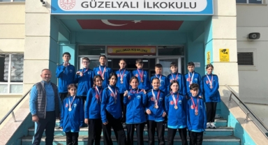 Güzelyalı Ortaokulu Öğrencileri Öğretmenler Günü Kros ve Sprint Yarışmalarında Zirveye Çıktı