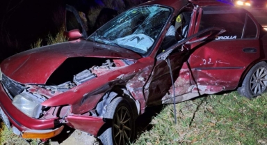 İki otomobil çarpıştı: 1 ölü, 2 yaralı