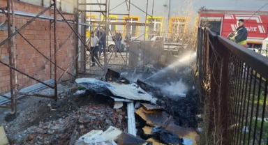 İnşaat atıklarının alev alması paniğe yol açtı