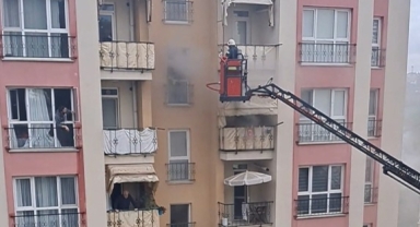 İtfaiye eri, oksijen maskesini vatandaşa verip hayatını kurtardı