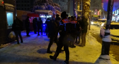 Kadınların bıçaklı kavgası kanlı bitti: 1 ölü, 1 yaralı