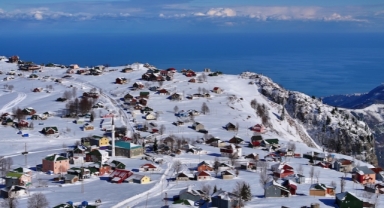 Kar ve Soğuk Hava Karadeniz'i Etkisi Altına Aldı