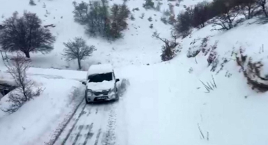 Karda mahsur kalan 5 kişi kurtarıldı