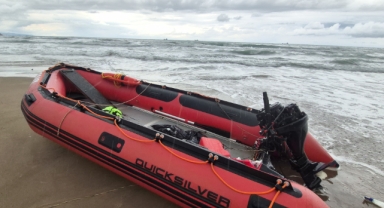 Korku Dolu Anlar! Şişme Bot Alabora Oldu: 2 Kişi Kurtarıldı
