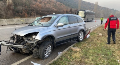 Lastiği Patlayan Araç Takla Attı, 3 Kişi Yaralandı