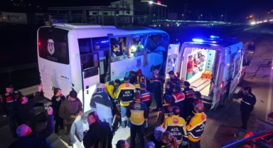 Mahkumları Taşıyan Araç Kaza Yaptı! 23 Yaralı