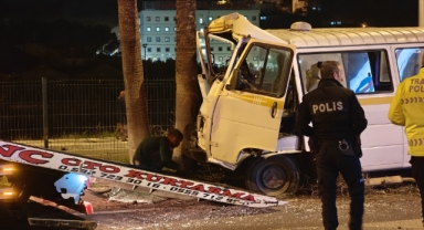 Minibüs refüje çıktı: Alkollü sürücü yaralandı