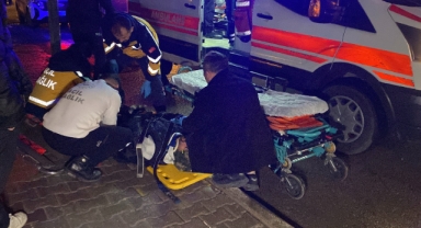 Motosiklet yayaya çarptı: 2 yaralı