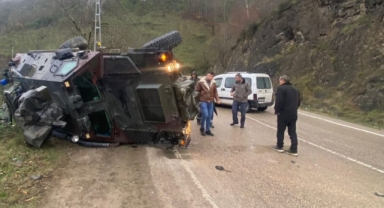 Ordu'da ticari araçla çarpışan askeri araç devrildi!
