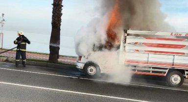 Ordu'da seyir halindeki kamyonet yandı