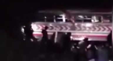 Otobüs uçuruma yuvarlandı: 15 ölü, 19 yaralı