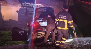 Otomobil su kanalına uçtu: 1 yaralı