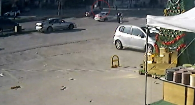 Otomobilin çarptığı yaşlı kadın metrelerce savruldu