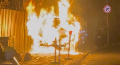 Park halindeki araç alev alev yandı: O anlar kamerada