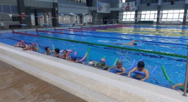 Pirazizli Öğrenciler Yüzme Öğreniyor