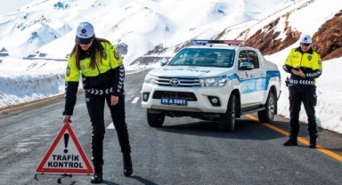 Polisten sürücülere kış, kar ve buz uyarısı
