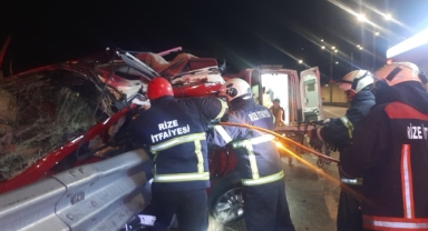 Rize’de otomobil bariyerlere çarptı: 1 ölü, 1 yaralı