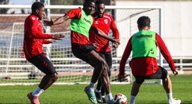 Samsunspor'da Ncham ve Satka takımla çalışmalara başladı