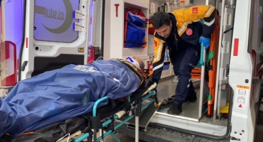 Şarampole devrilen otomobilde 3 kişi yaralandı