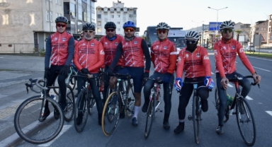 Sarıkamış şehitlerini anmak için İstanbul'dan yola çıkan bisikletliler Giresun'da