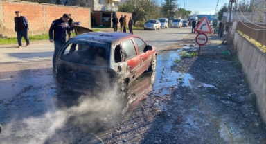 Seyir halindeki otomobil alev aldı!