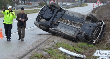 Takla atan otomobilden burnu bile kanamadan çıktı, polisleri de şaşırttı