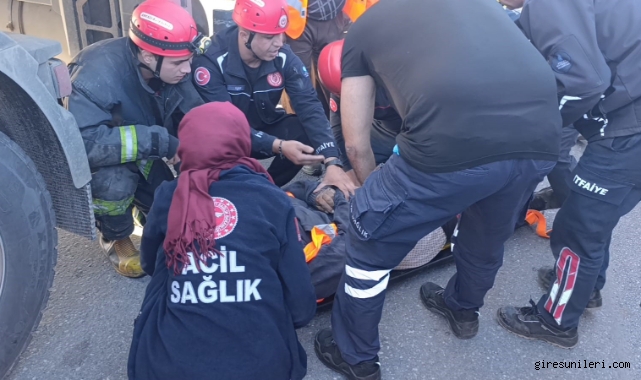 Tırın altında kalan karayolları işçisi hayatını kaybetti