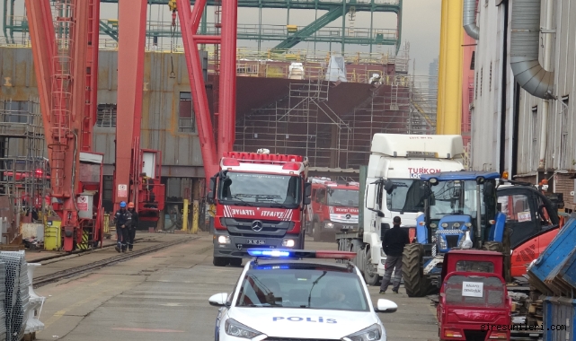 Tersanede iskele çöktü: 2 işçi yaralandı
