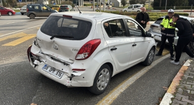 Üç aracın karıştığı trafik kazasında 1 kişi yaralandı