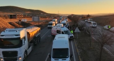 Üç servis aracı çarpıştı: 10 yaralı