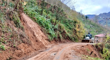 Yağışlar Heyelan Getirdi, Giresun İl Özel İdaresi Ekipleri Engel Tanımadı