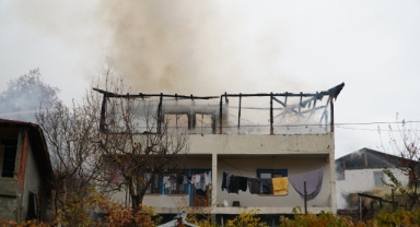 Yangın çıkan evin üst katı kullanılamaz hale geldi