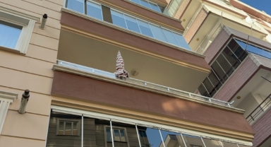 Balkondan düşen yaşlı kadın hayatını kaybetti