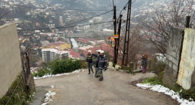 Bir ev heyelanda zarar gördü