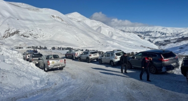 Çığ altında kalan çobanı arama çalışmalarına yeniden başlandı