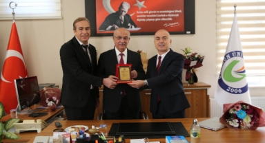 Fen Edebiyat Fakültesi’nde Dekanlık Devir Teslim Töreni Gerçekleştirildi