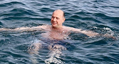 Giresun Valisi Serdengeçti'den Kış Ortasında Deniz Keyfi