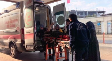 İnşaat demirlerinin altında kalan işçi yaralandı